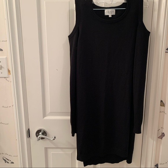 Cold shoulder midi black knit dress with long sleeves. - Picture 3 of 9